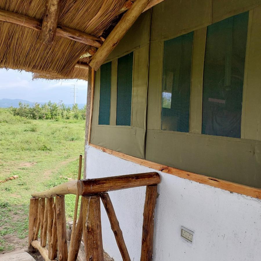 Songbird Safari Lodge & Campsite Katunguru Exterior foto