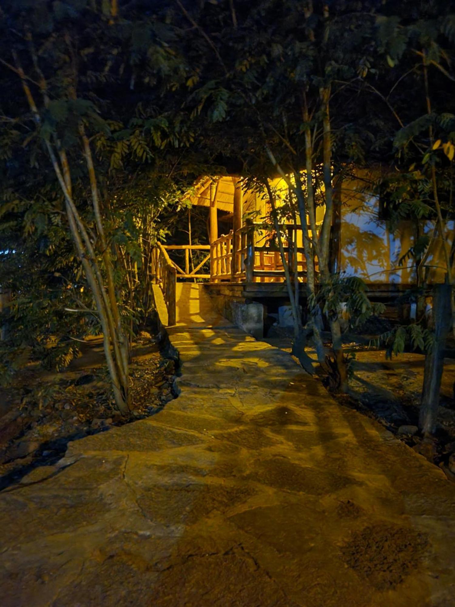 Songbird Safari Lodge & Campsite Katunguru Exterior foto